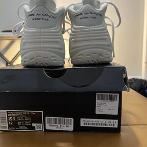 Comme des Garcons mens White nike air foamposite one size 10.5